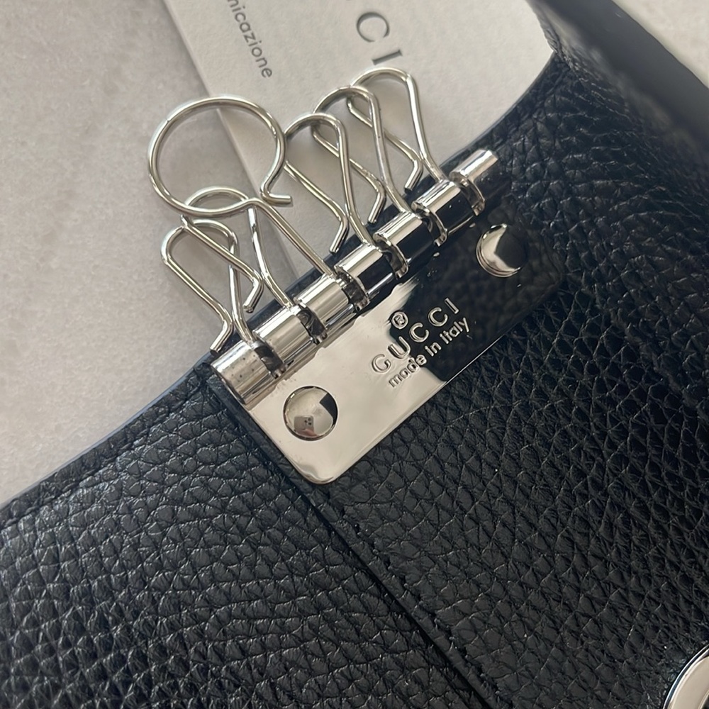 New, Authentic GUCCI GG Key Case, Key Holder, black leather gift for him / her - Picture 6 of 9